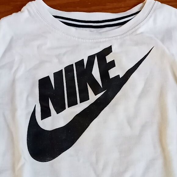 Nike short sleeve tee size 4 - Picture 3 of 3